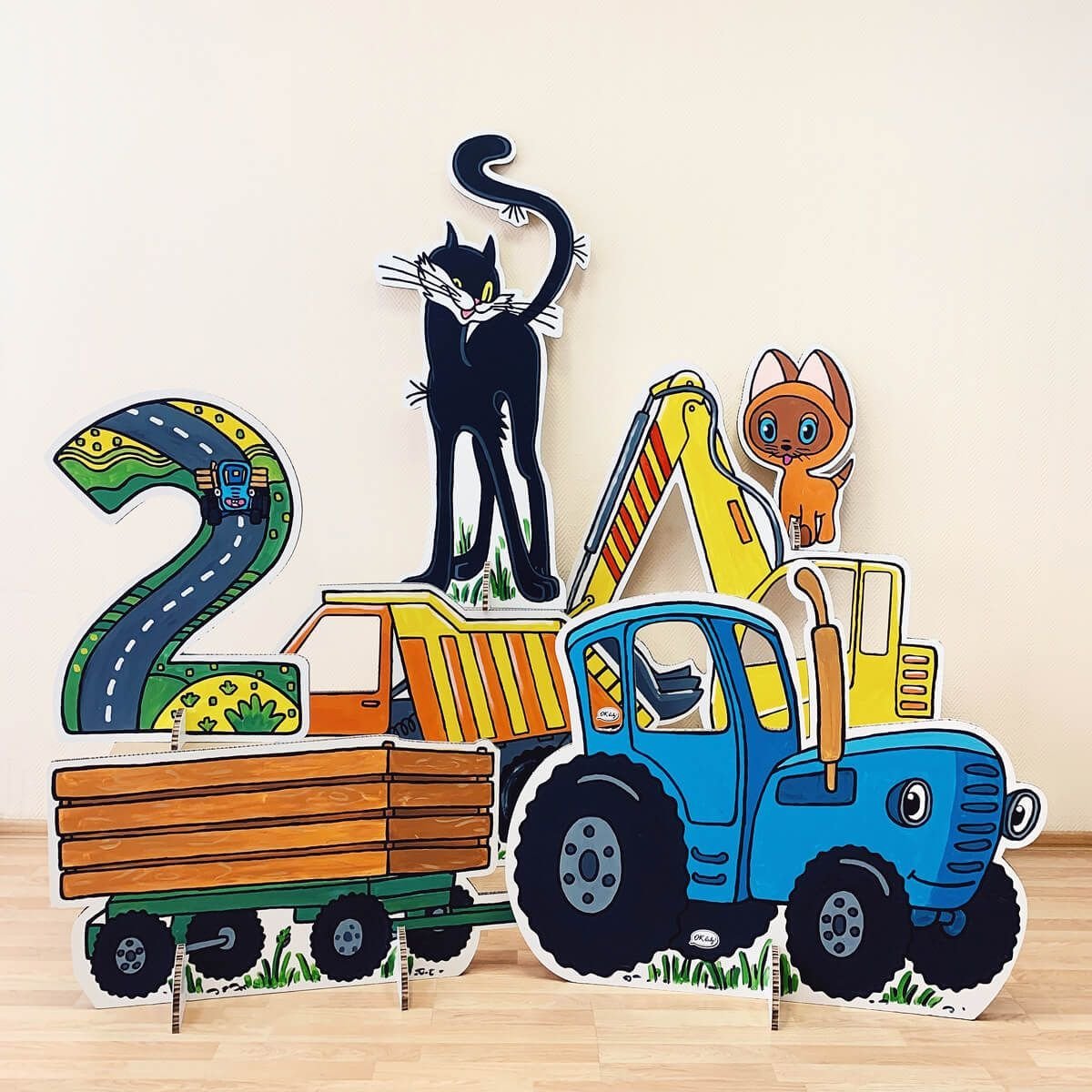 Мультяшный трактор с глазами