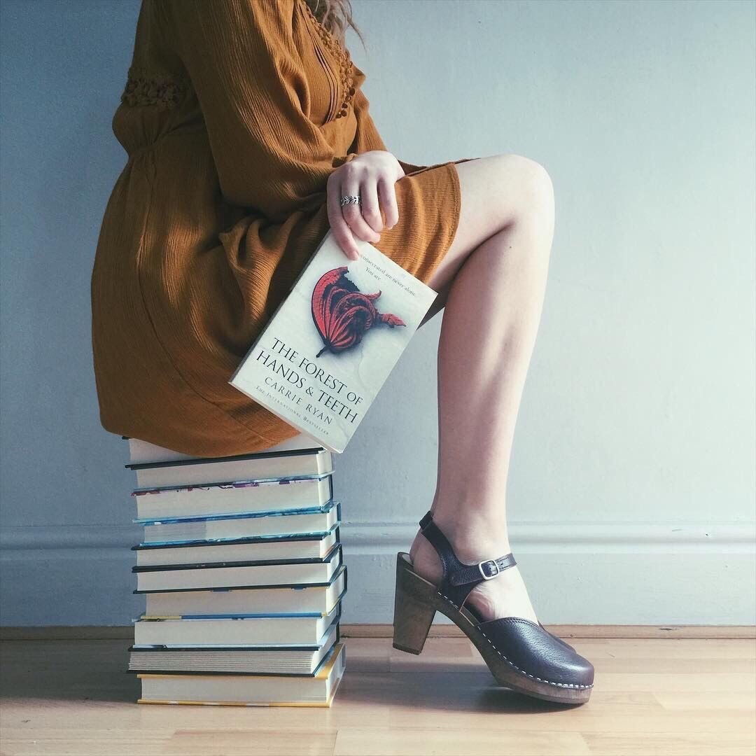 Идеи для фотосессии с книгами