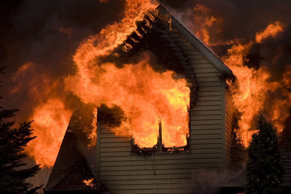 Сгоревший домик