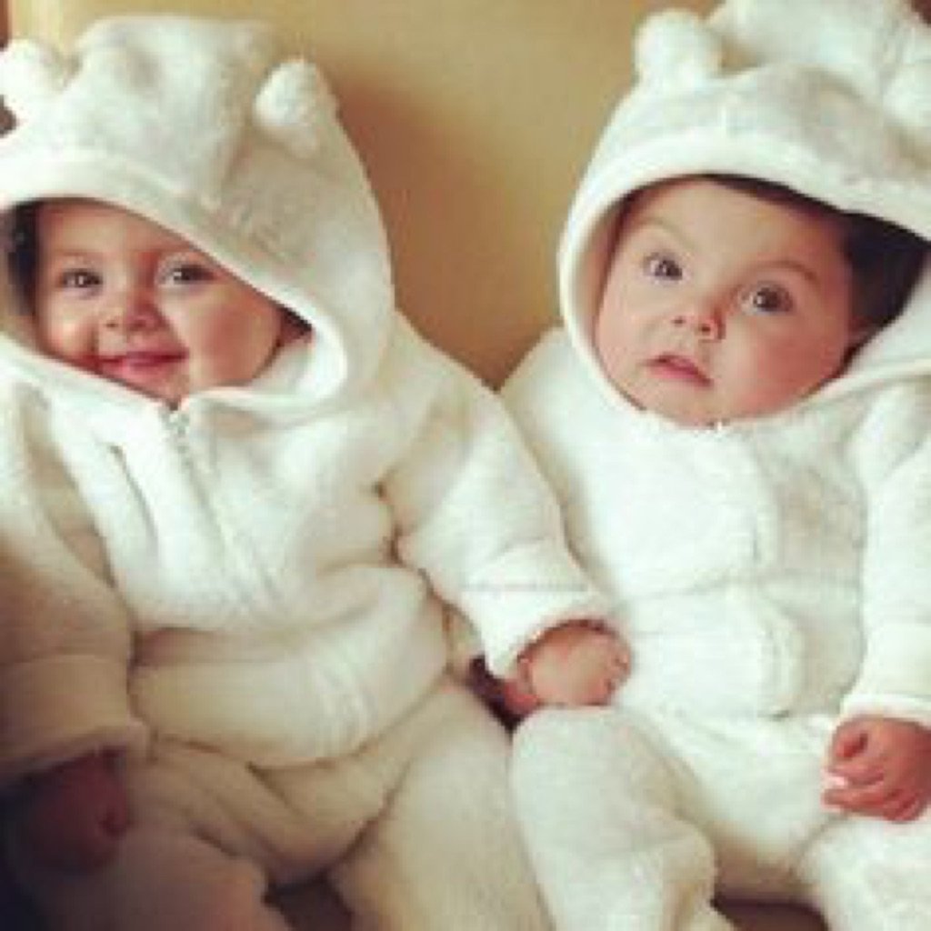 Маленькие дети Близнецы