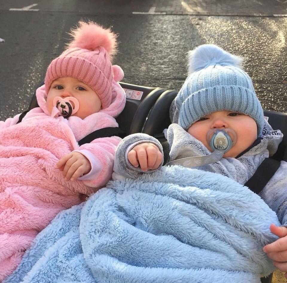 Малыши двойняшки