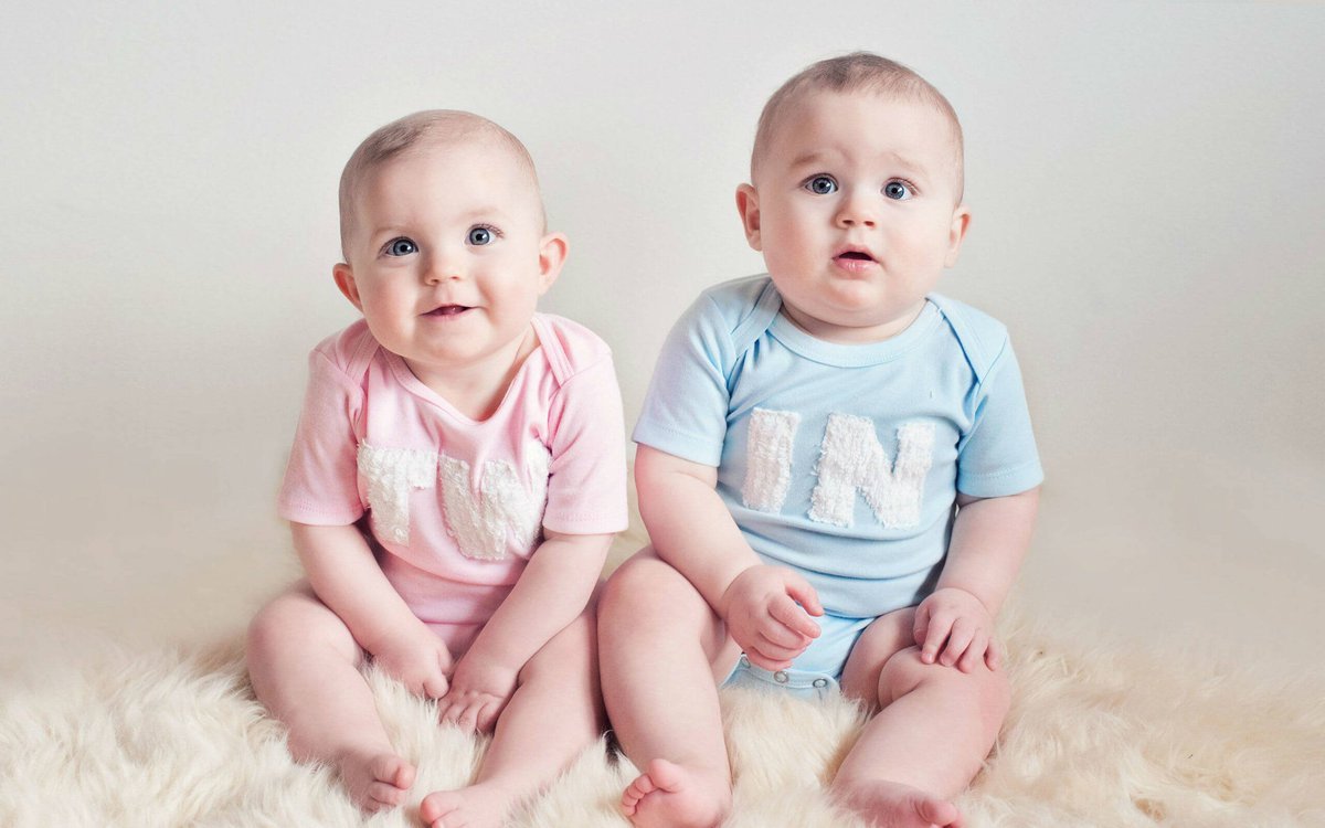 Близнецы мальчик и девочка