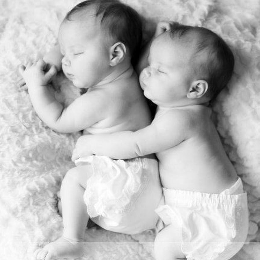 Двойняоеи мальчик и девочка