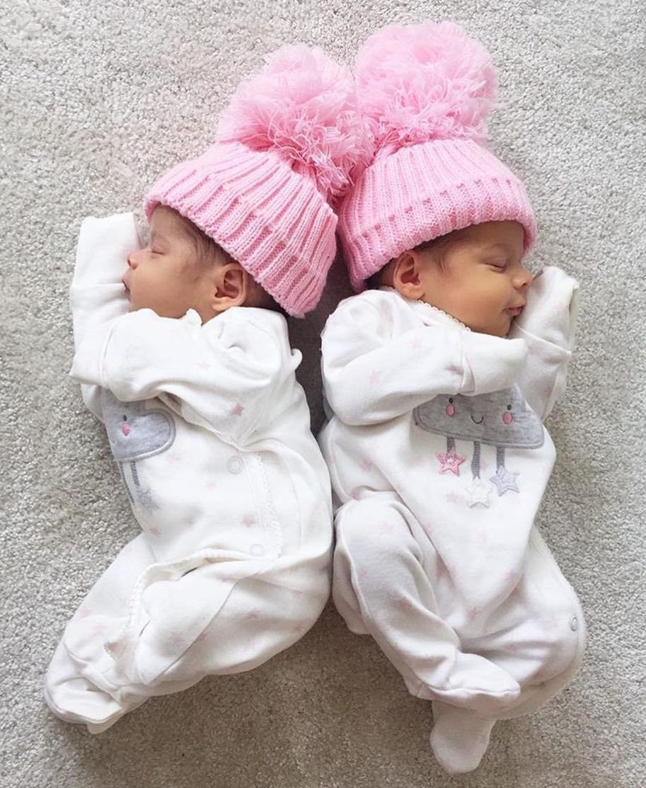 Двойняшки мальчик и девочка картинки