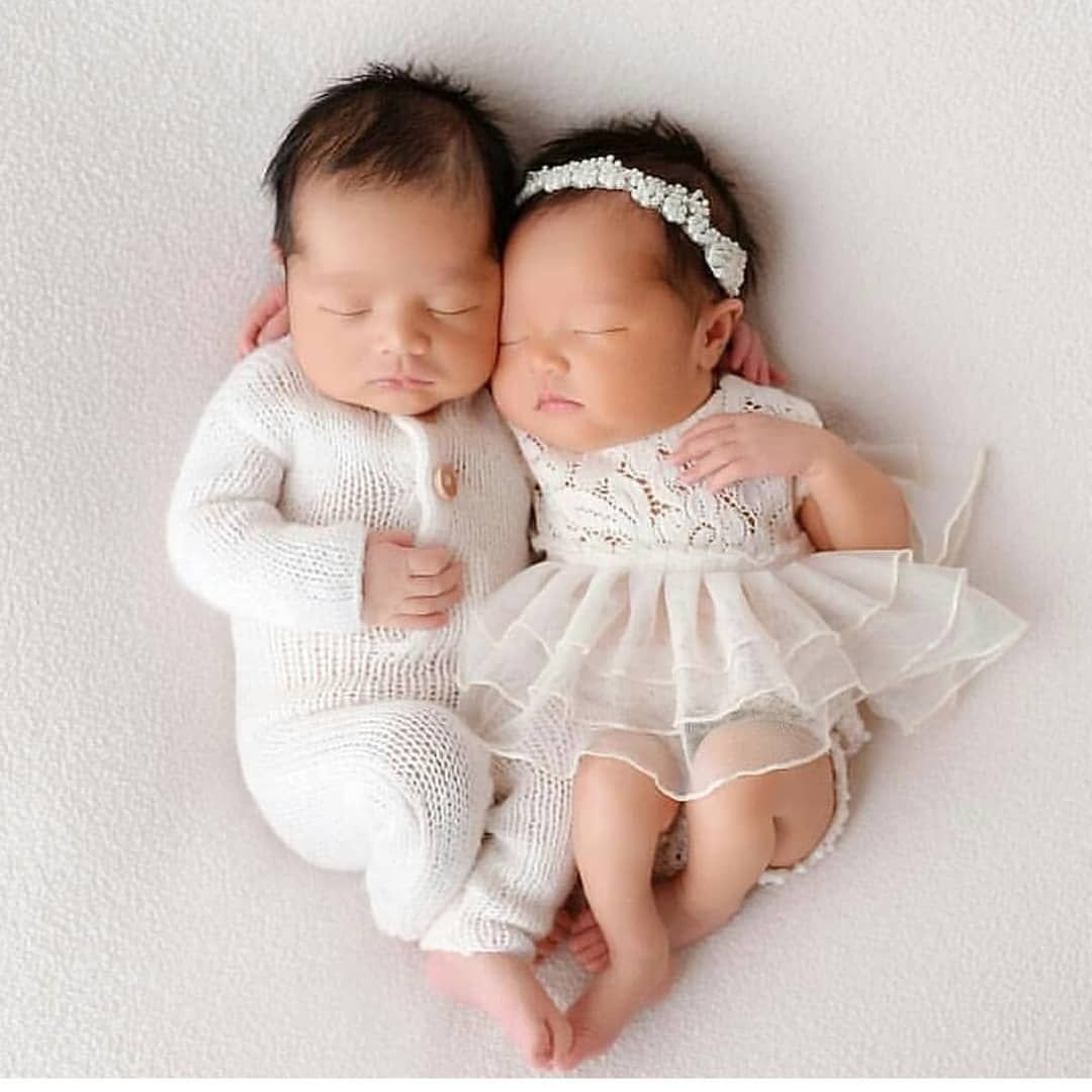 Красивые дети Близнецы