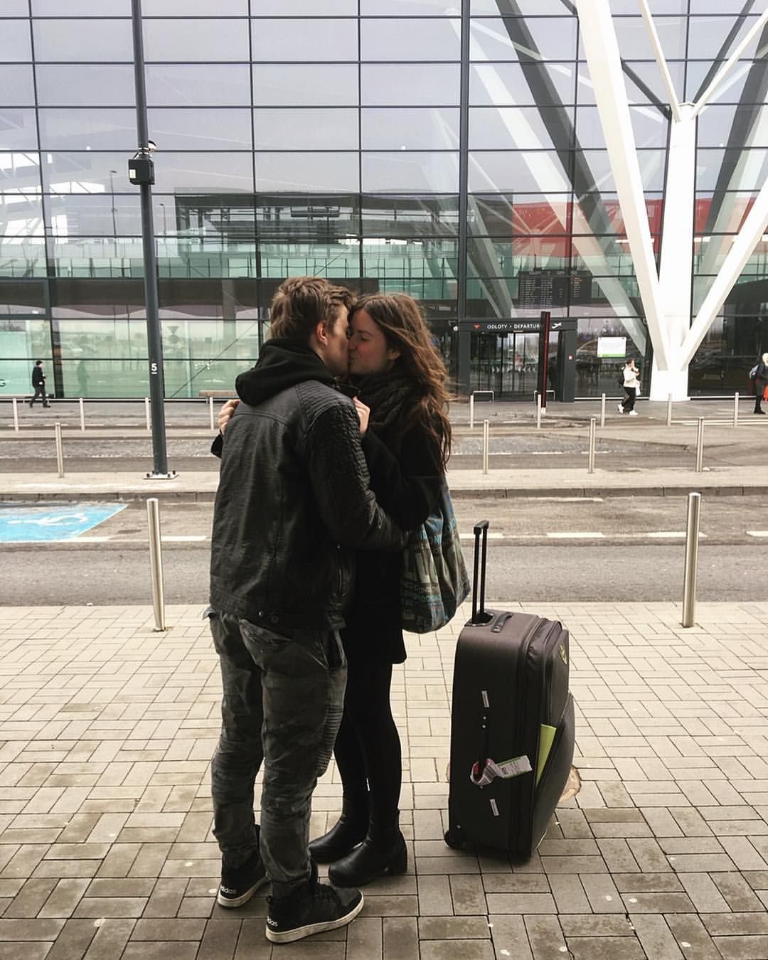 Влюбленные в аэропорту