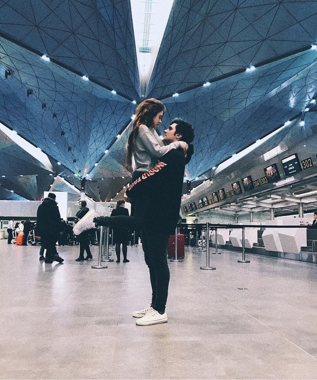 Встреча в аэропорту влюбленных