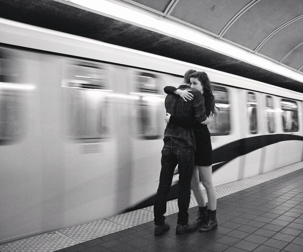 Алень с девушкой в метро