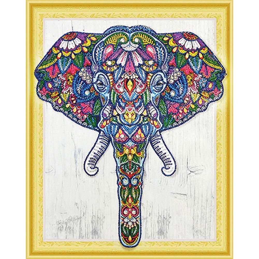 Индийский слон нарядный