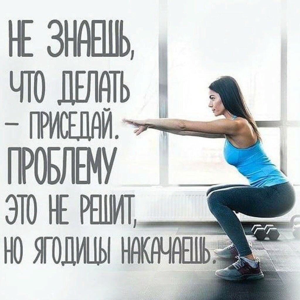 Девушка у холодильника