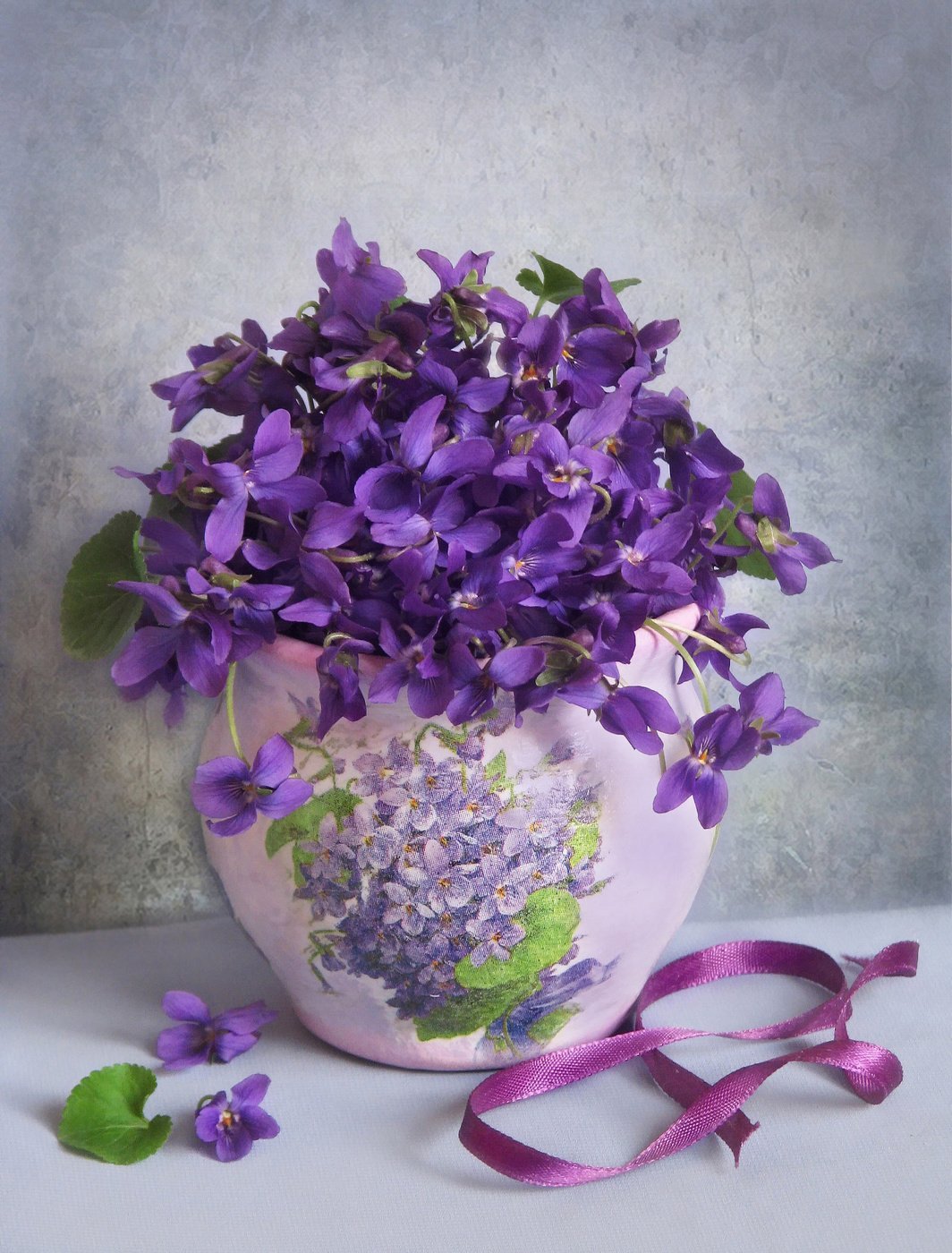 Букет фиалок