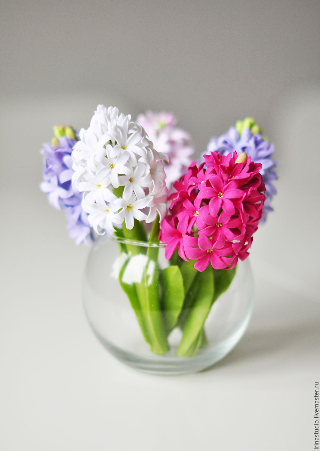 Гиацинты в вазе