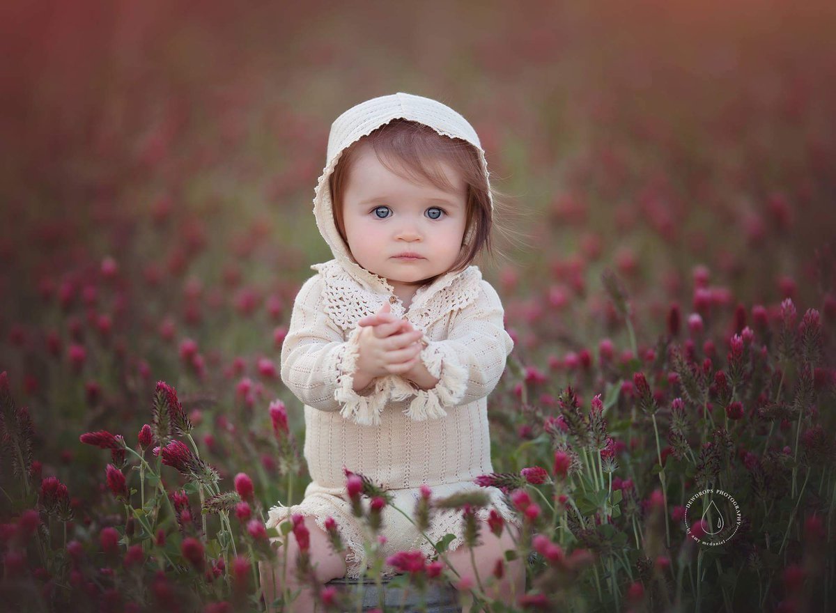 Очаровательный маленький ребёнок