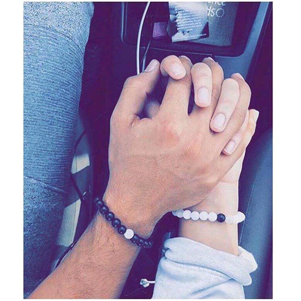 Руки влюбленных пар