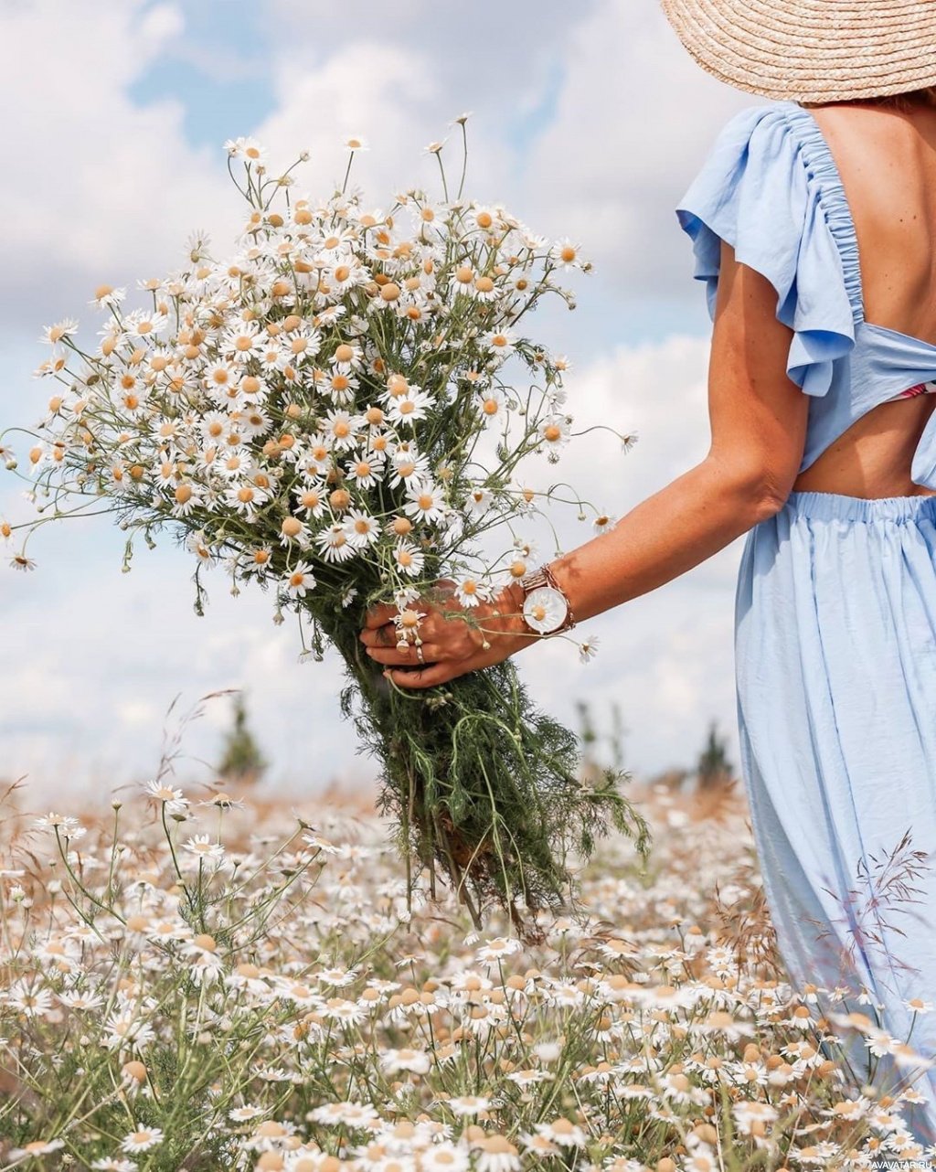 Девушка в шляпе зимой