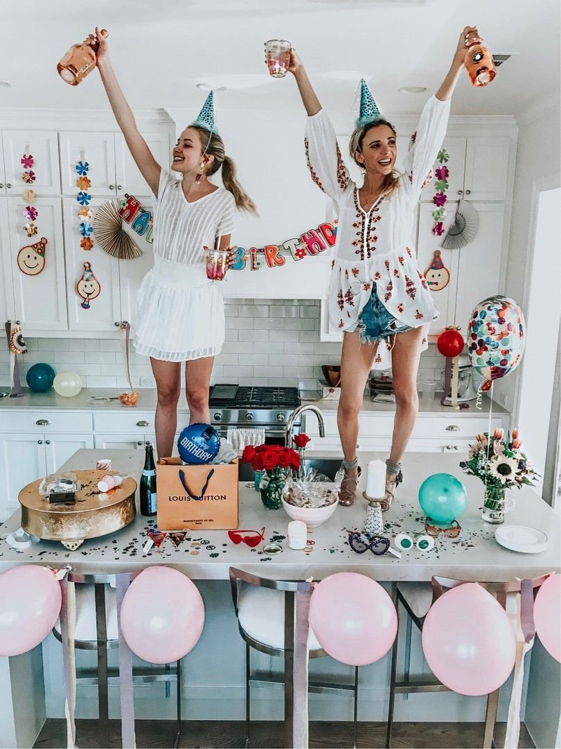 Женская вечеринка рисунок