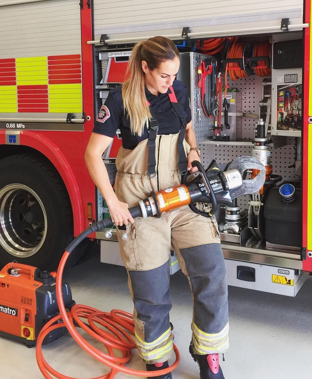 Девушки пожарные