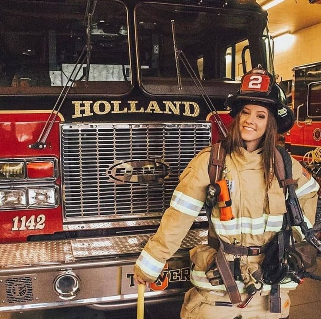 Американская девушка пожарный