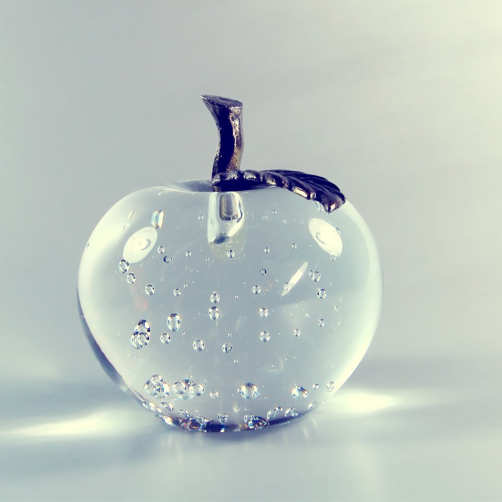 Прозрачные яблоки