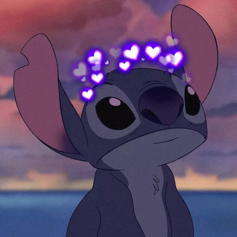 Стич с сердечками над головой