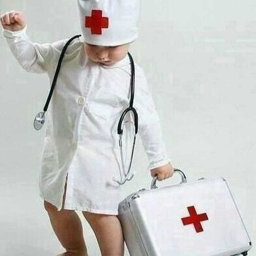Медсестра с аптечкой