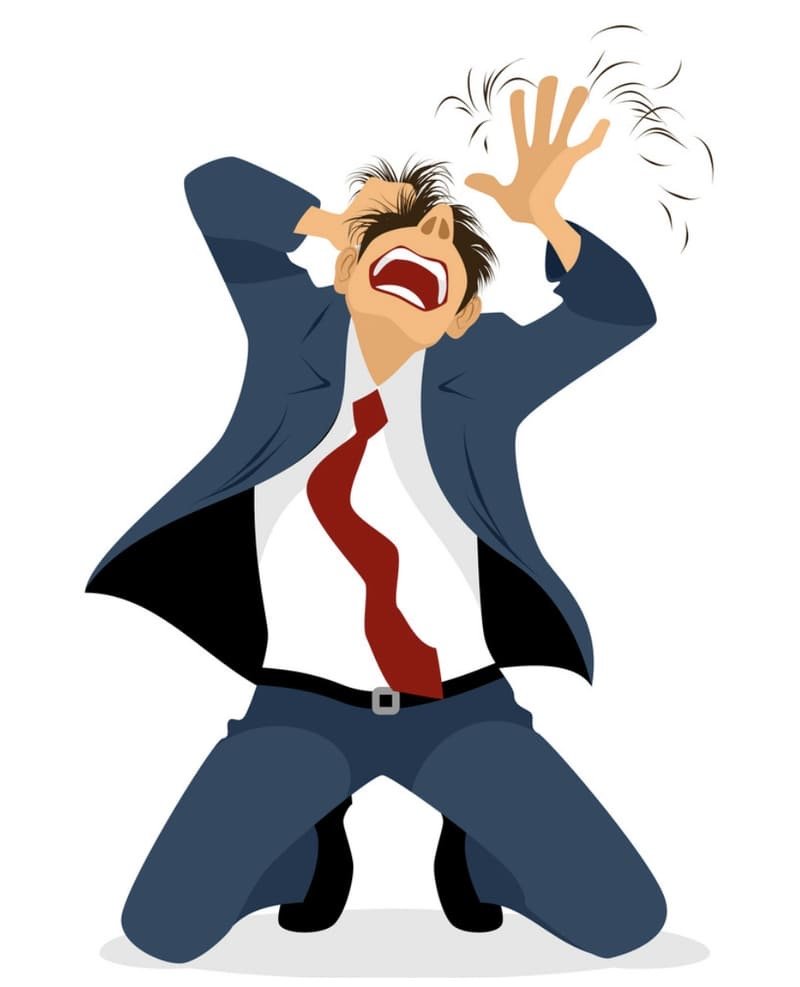 Девушка рвет на себе волосы