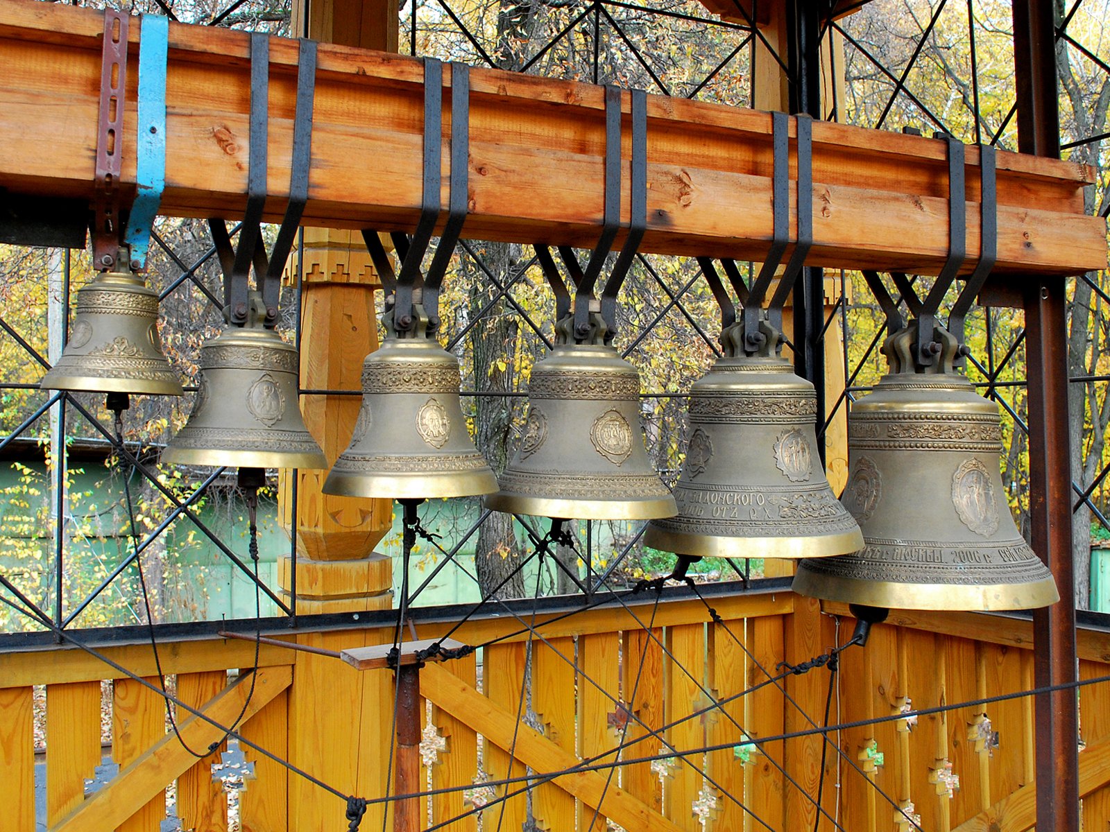 Как называется звон колоколов. Колокольный звон колокол Благовест. Колокольный звон Борисоглебский монастырь. Звонницы и колокольни. Колокольная звонница.