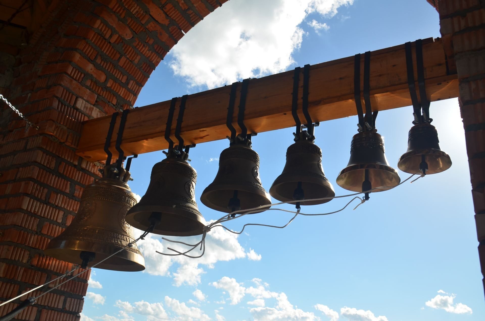 Красивые колокола. • Звонница (1603—1605. Звонницы и колокольни. Колокольная звонница. Колокольня Суздаль звонница.
