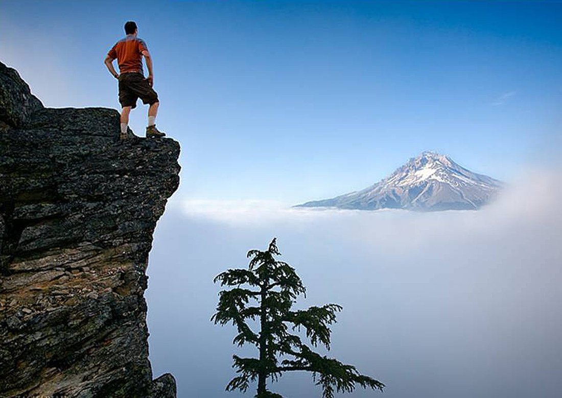Человек на вершине горы