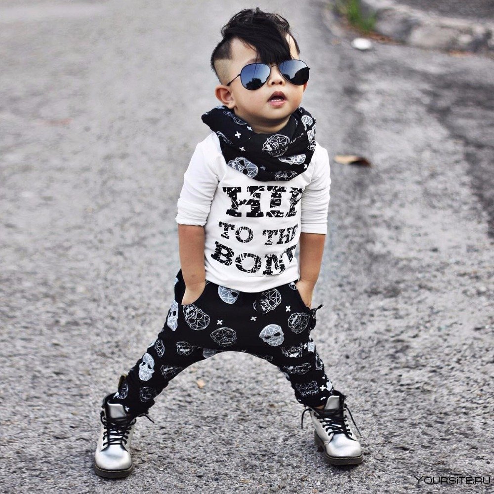 Малыш в крутой одежде