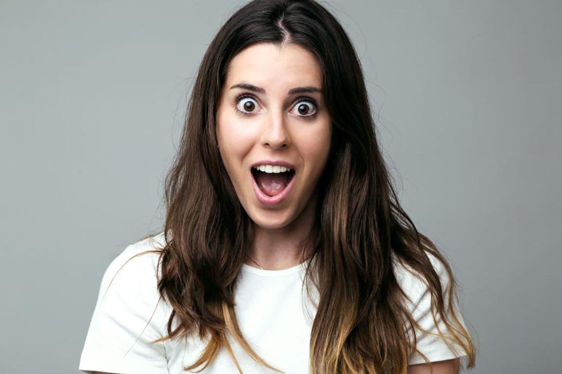 Удивленная женщина