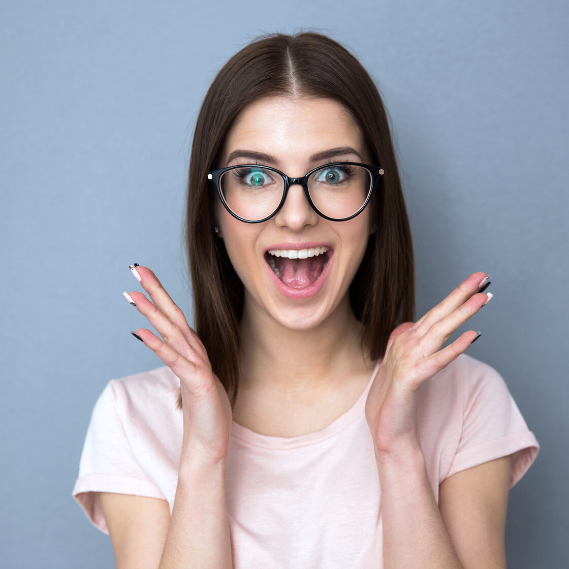 Девушка удивляется