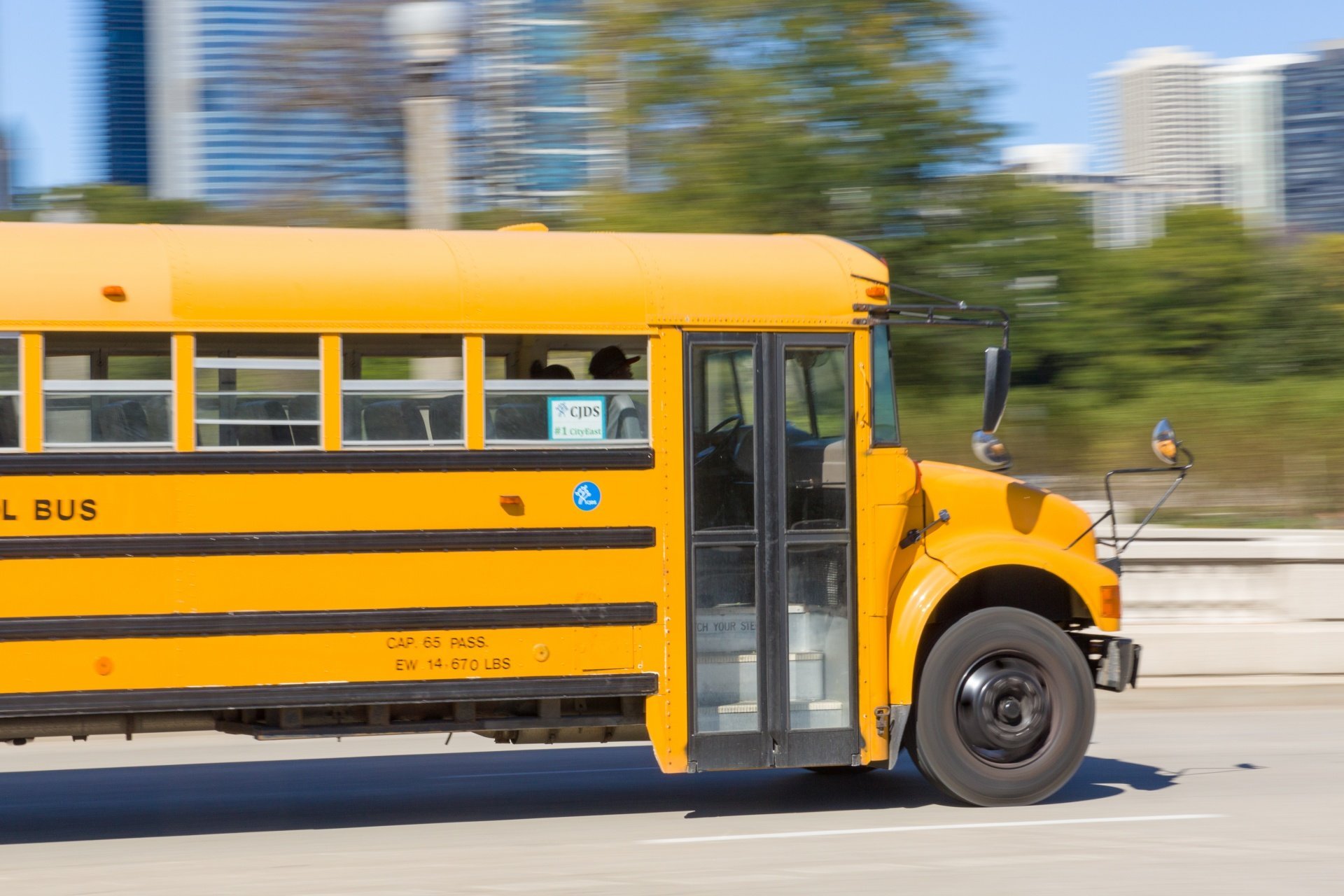 Желтый школьный автобус. Школьный автобус. Американский школьный автобус. Жёлтый школьный автобус. Американский желтый автобус.
