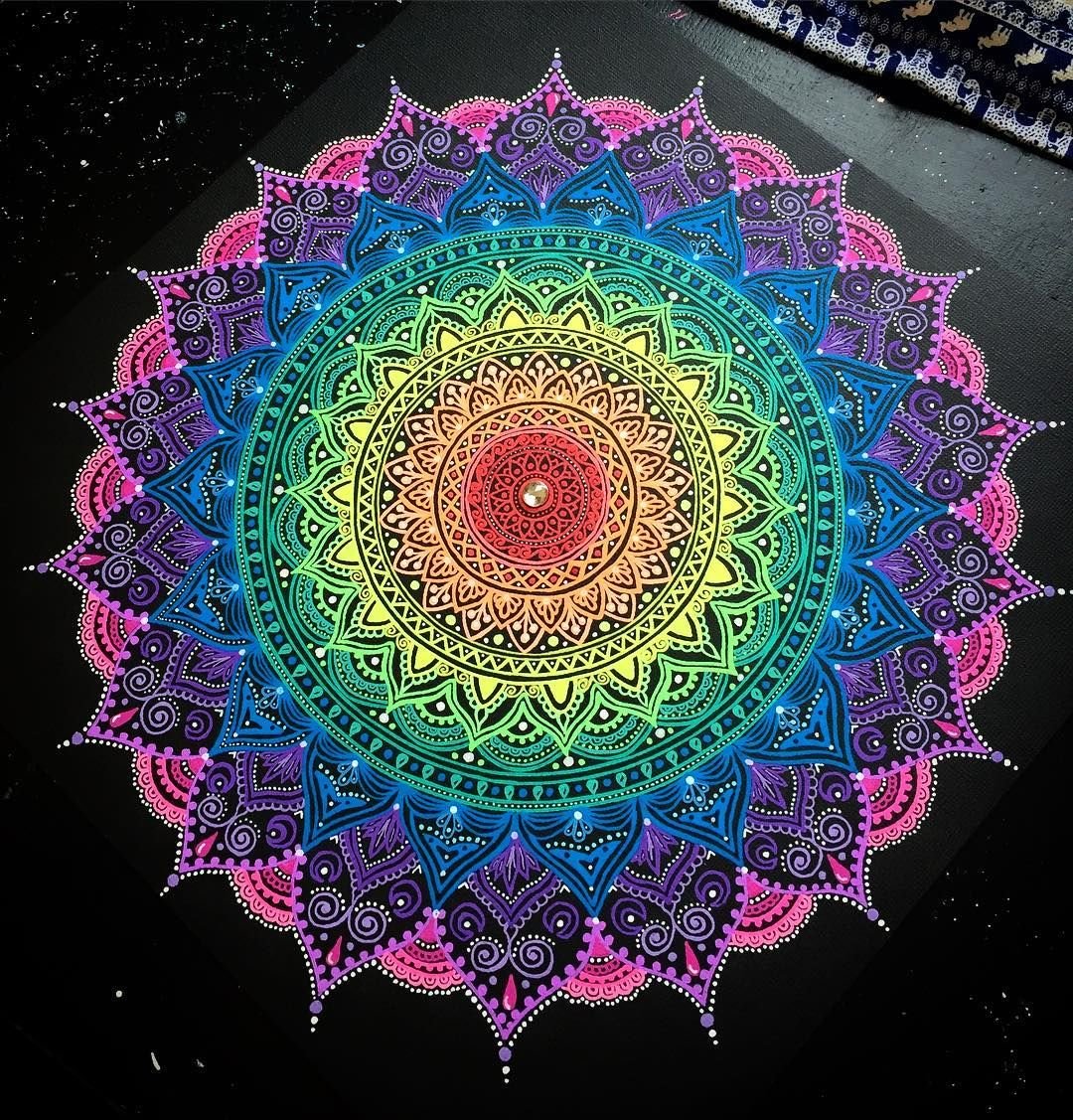 Мандала яркая