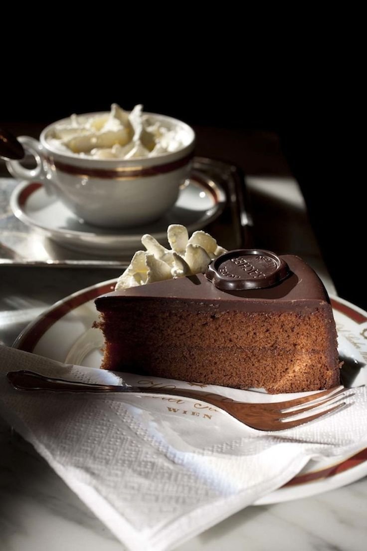 Чашечка кофе с тортиком