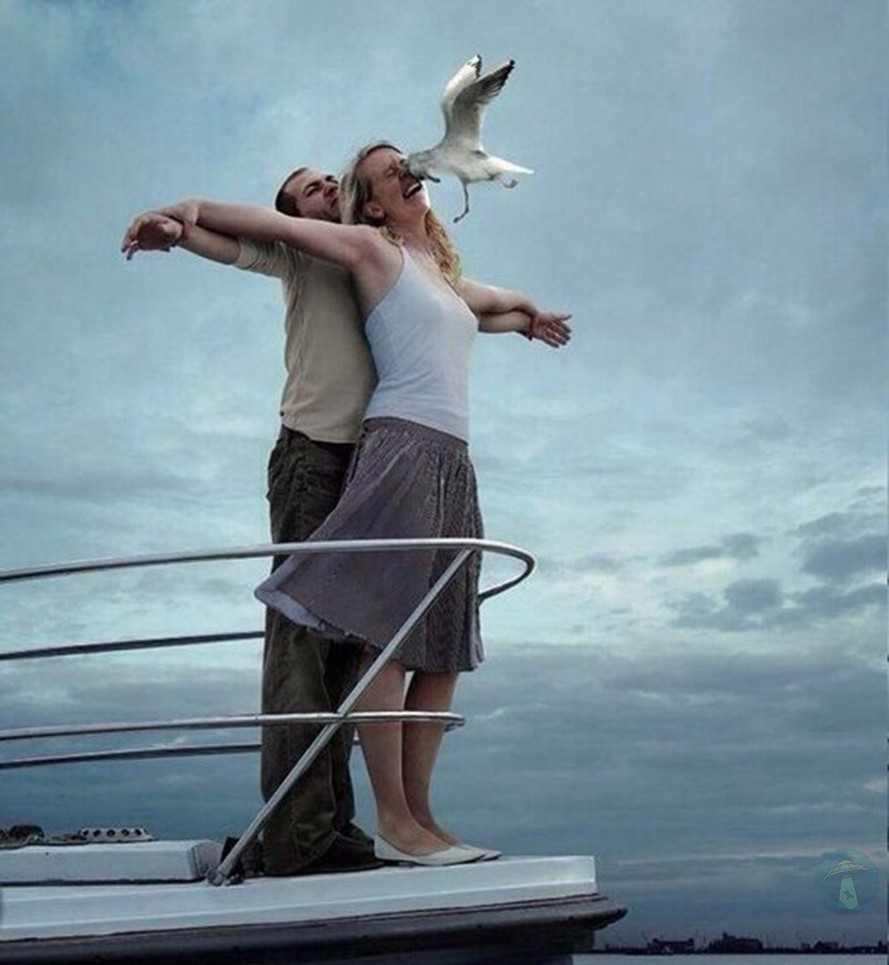 Девушка убегает