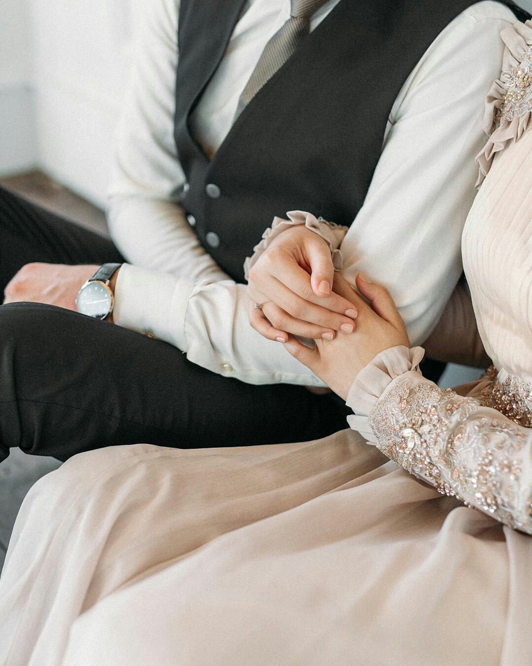 Муж и жена на свадьбе красивые