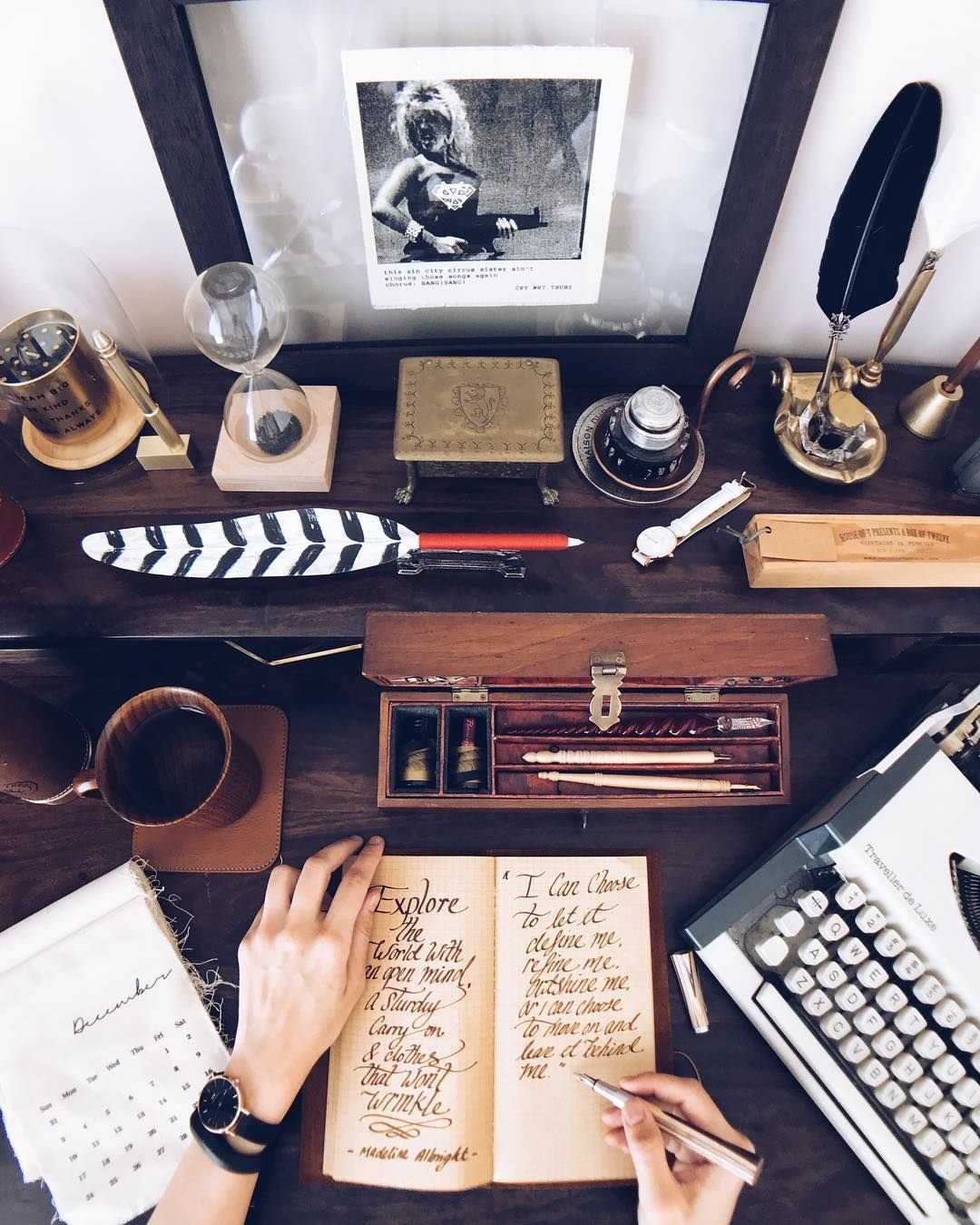 Письменный стол писателя