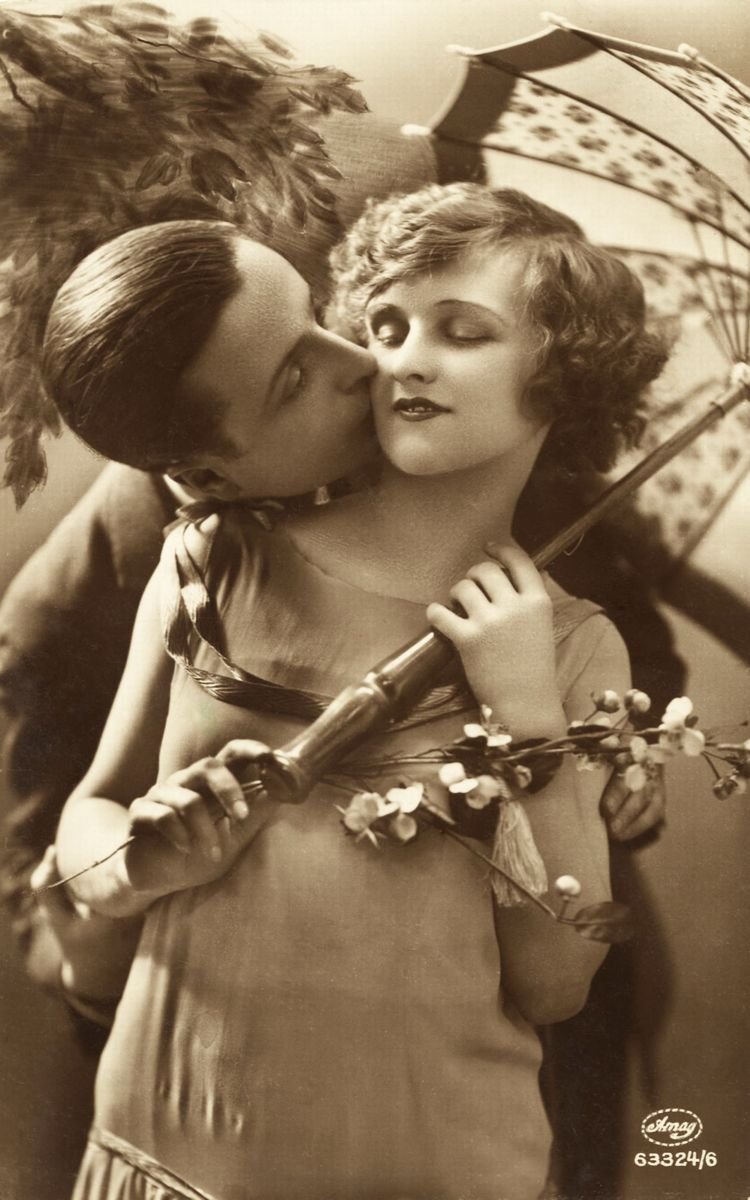 Ретро женщины и поцелуи