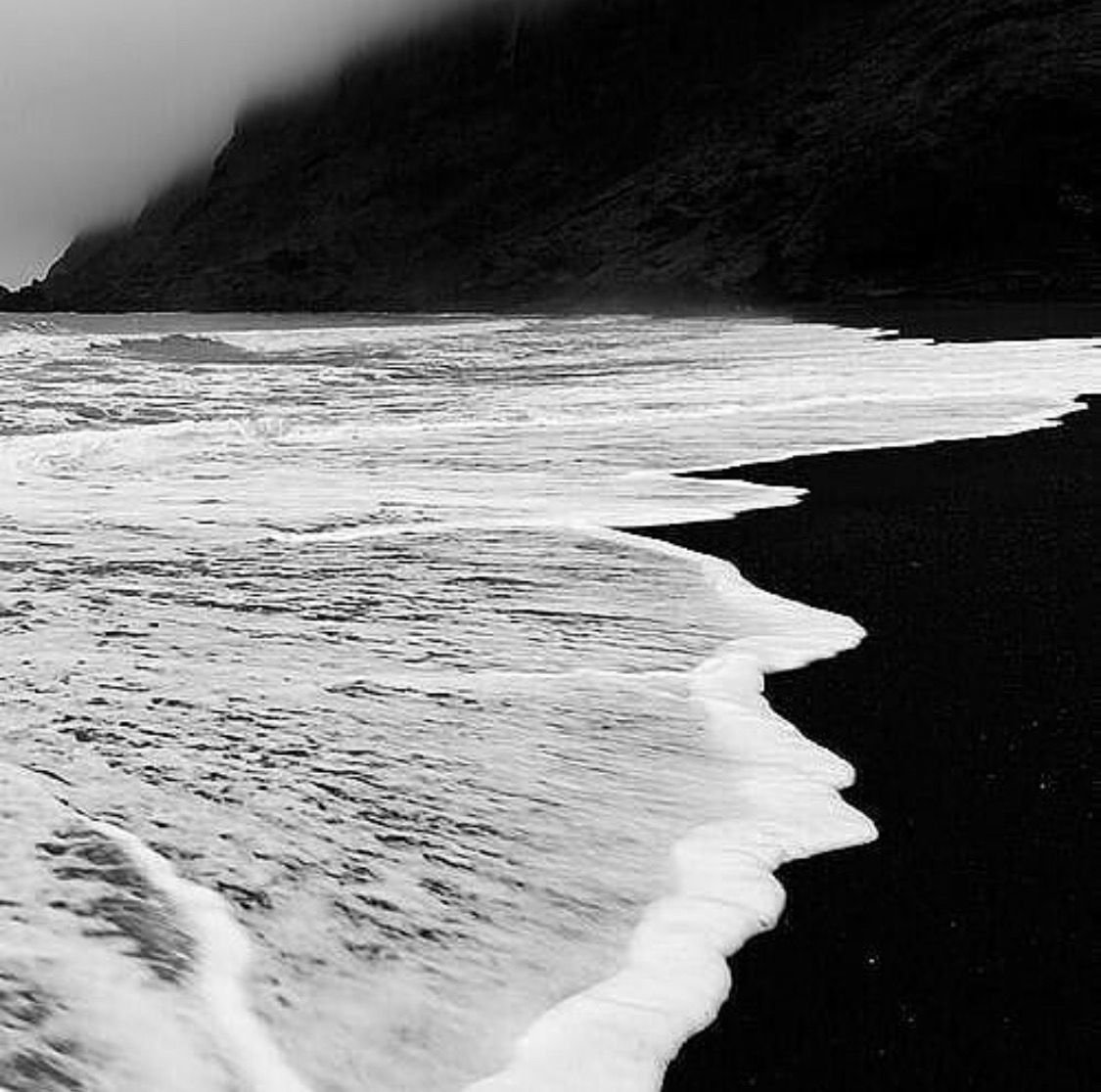 Черно белый океан