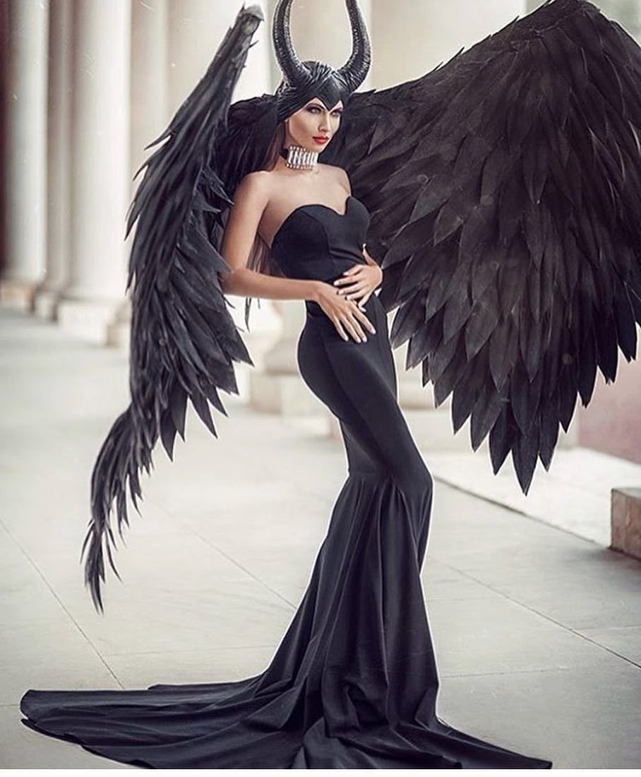 Крылья с чёрными перьями