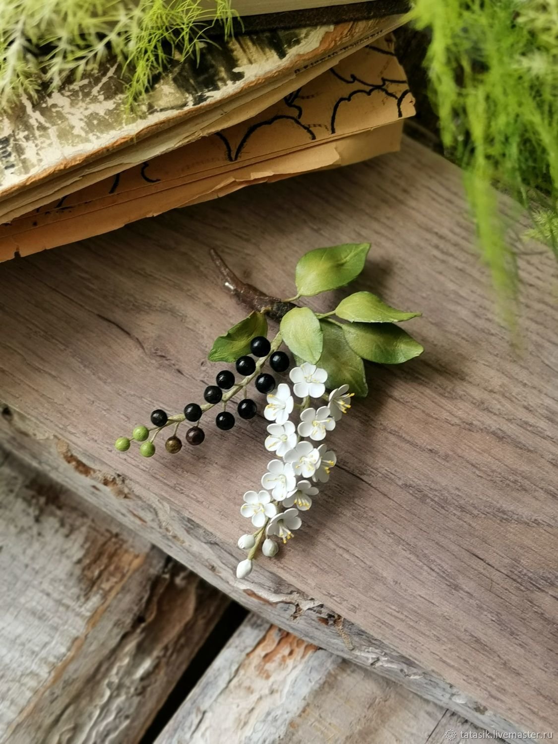 Ветка черемухи брошь