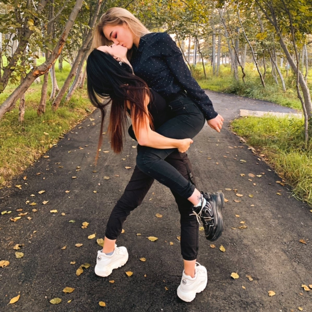 Две подруги 14 лет без лица