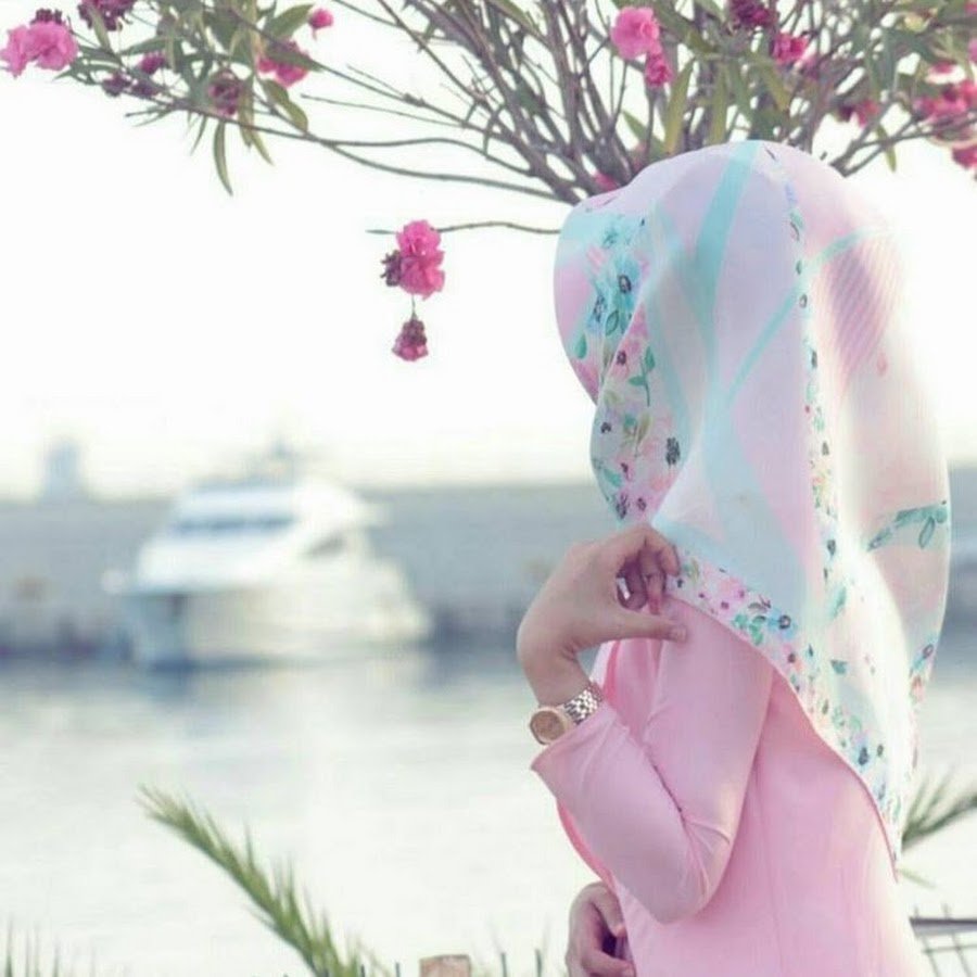 Нежная девушка в хиджабе