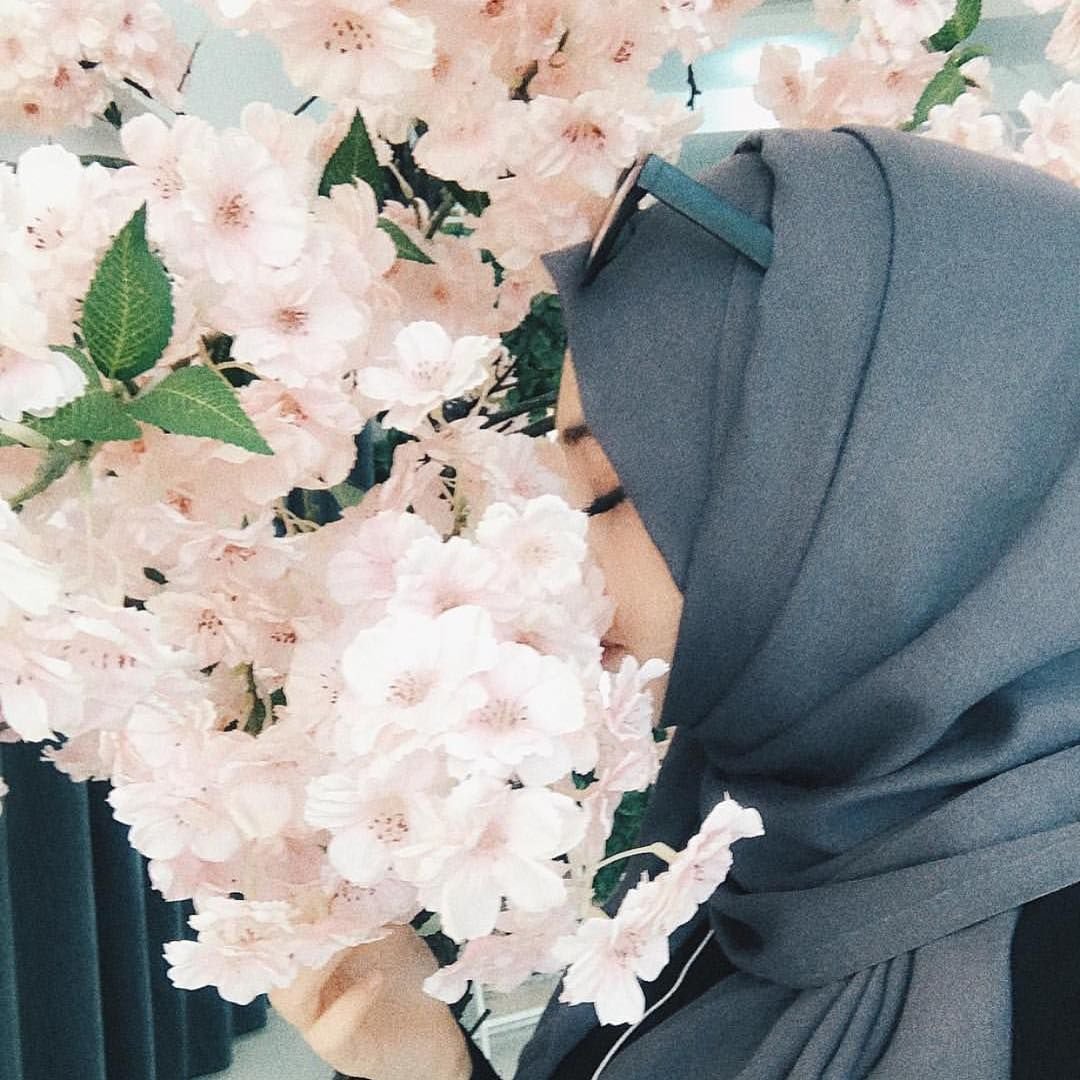 Мусульманка с цветами