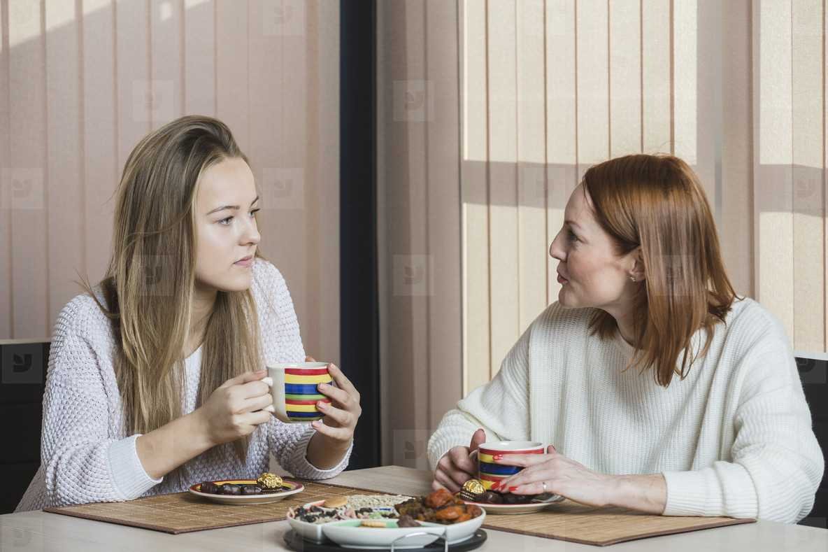 Психолог беседует с подростком