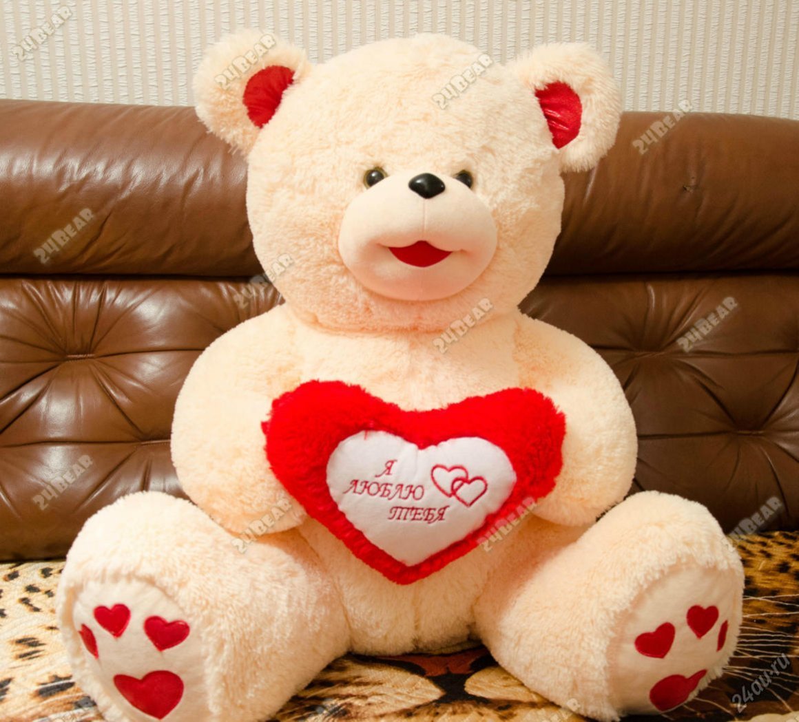 Плюшевый мишка с сердечком