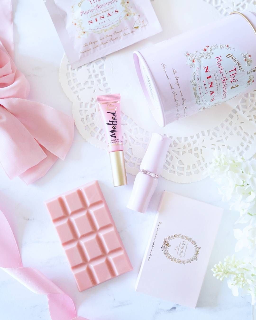 Розовая косметика Эстетика