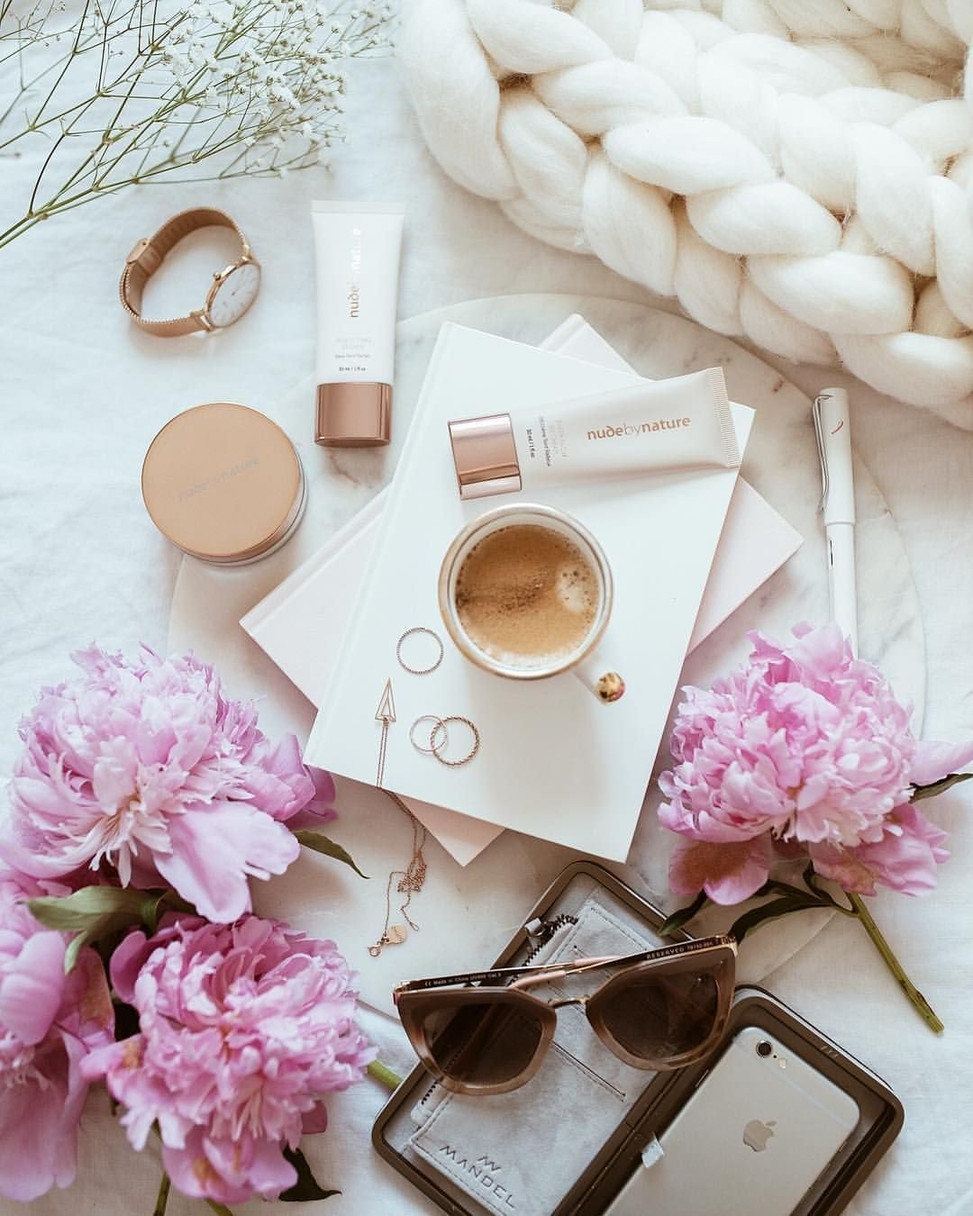 Косметика в нюдовых тонах