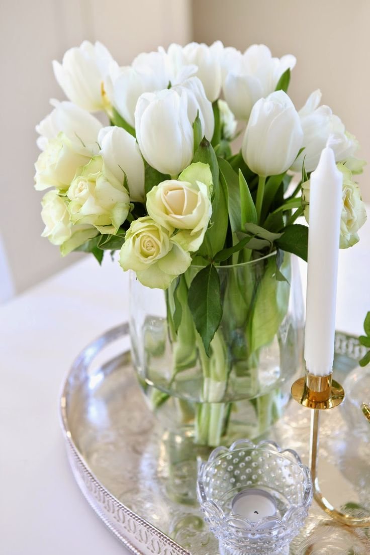 Тюльпаны в вазе